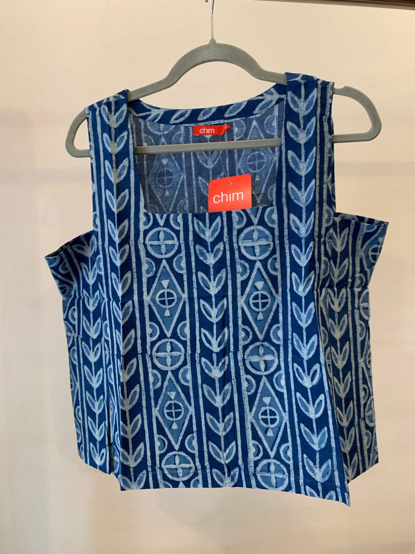 Blue Floral Sleeveless Donna Top