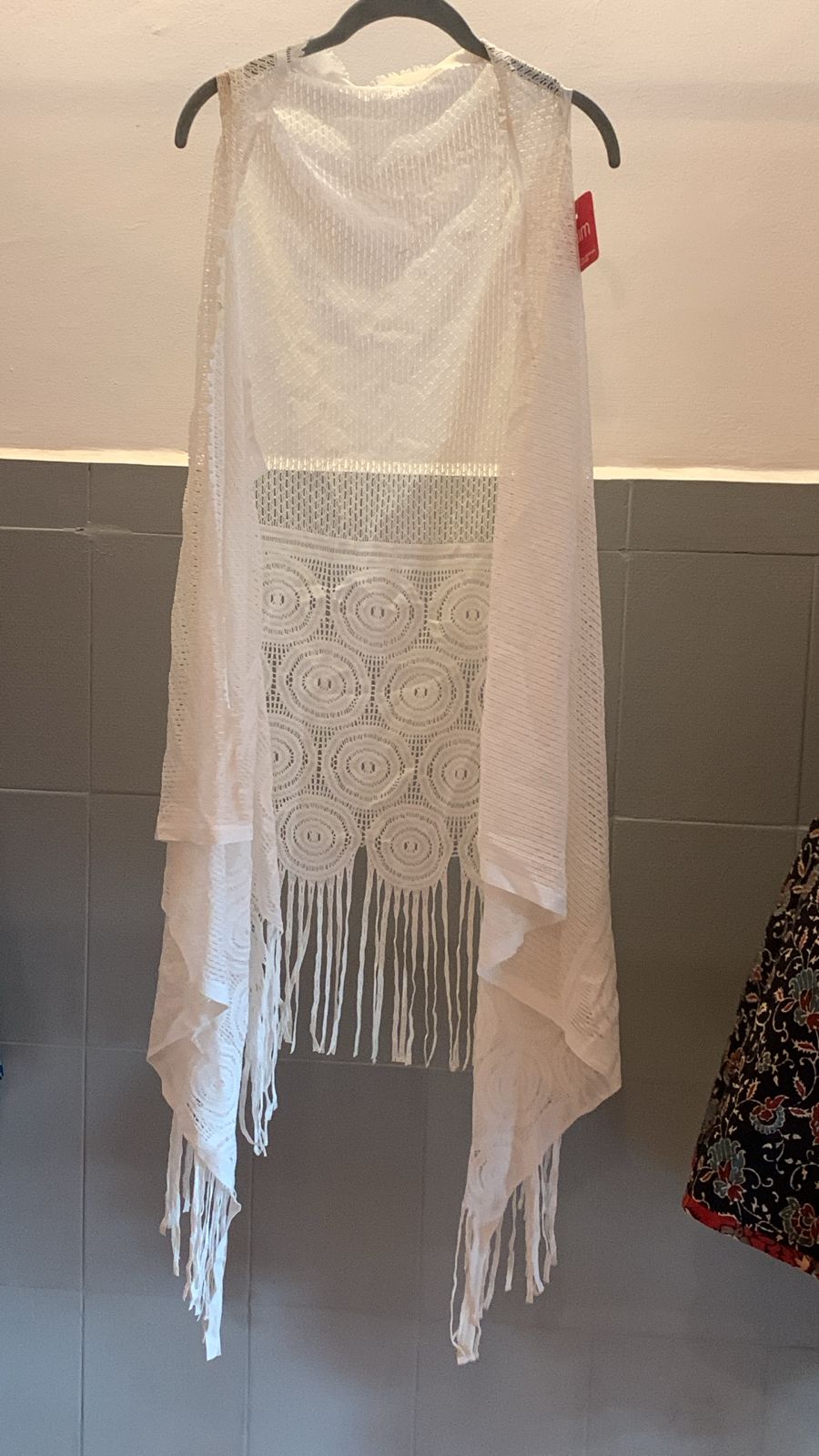White Shrug 627